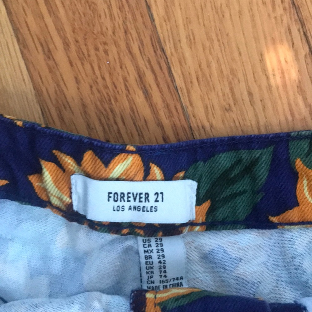 Shorts - Picture 3 of 4